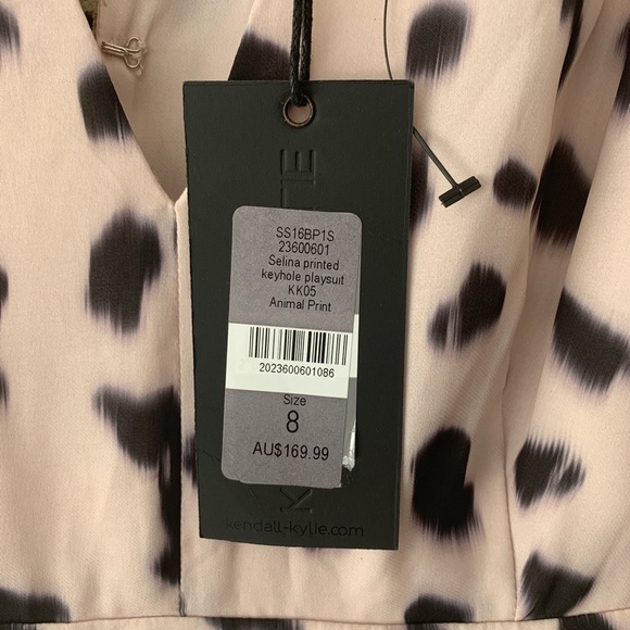 FOREVER NEW | Kendall & Kylie Selina Playsuit - Picture 5 of 6